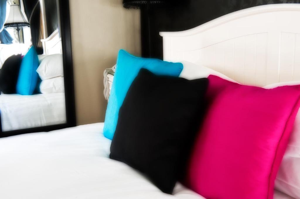 Hotel The Grafton Boutique à Harrogate Chambre photo Cushions