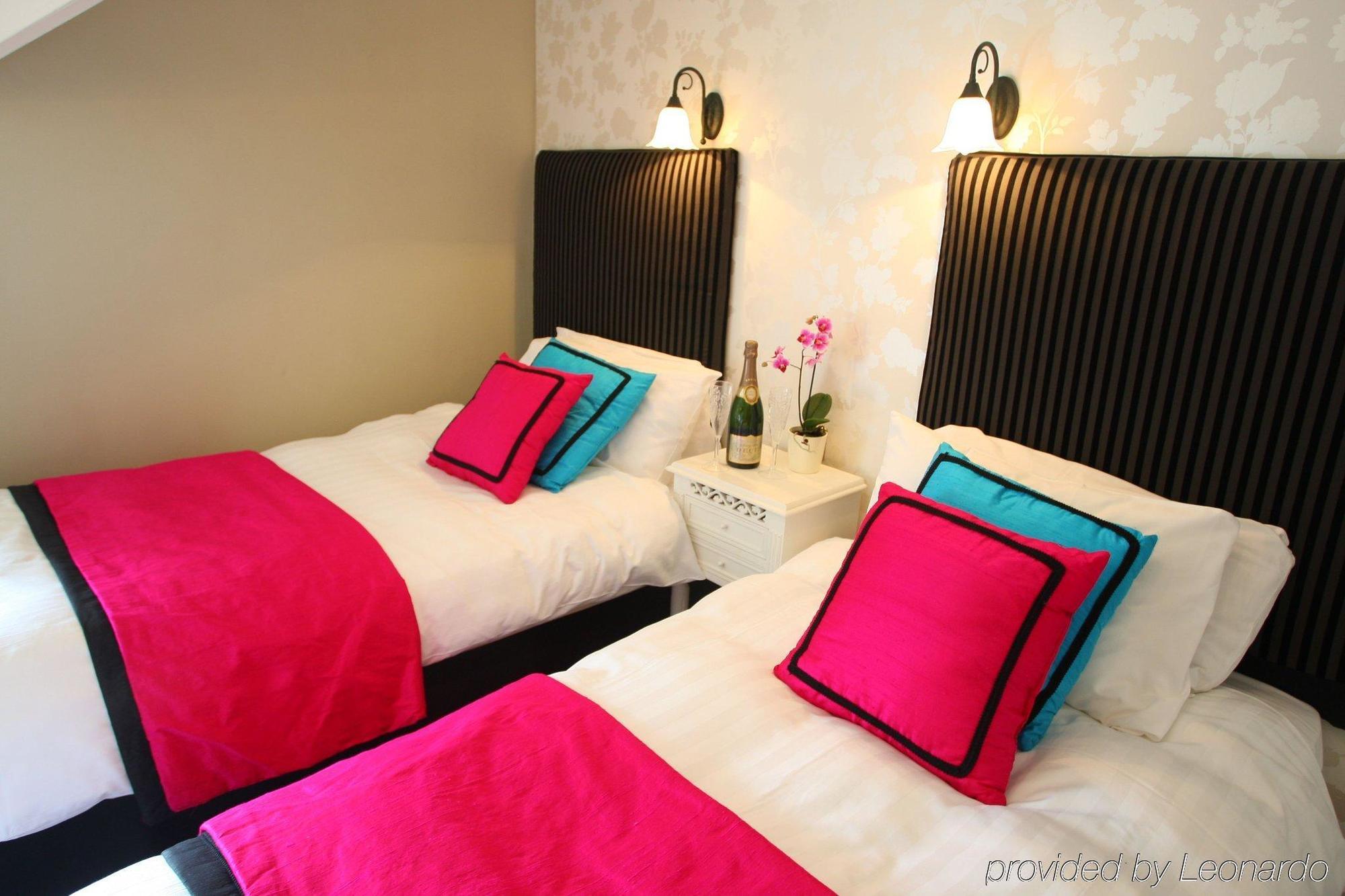 Hotel The Grafton Boutique à Harrogate Extérieur photo A bedroom at the hotel