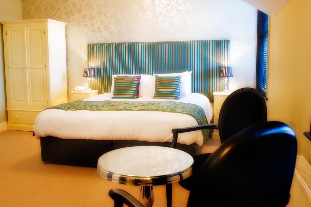 Hotel The Grafton Boutique à Harrogate Extérieur photo A bedroom at the hotel