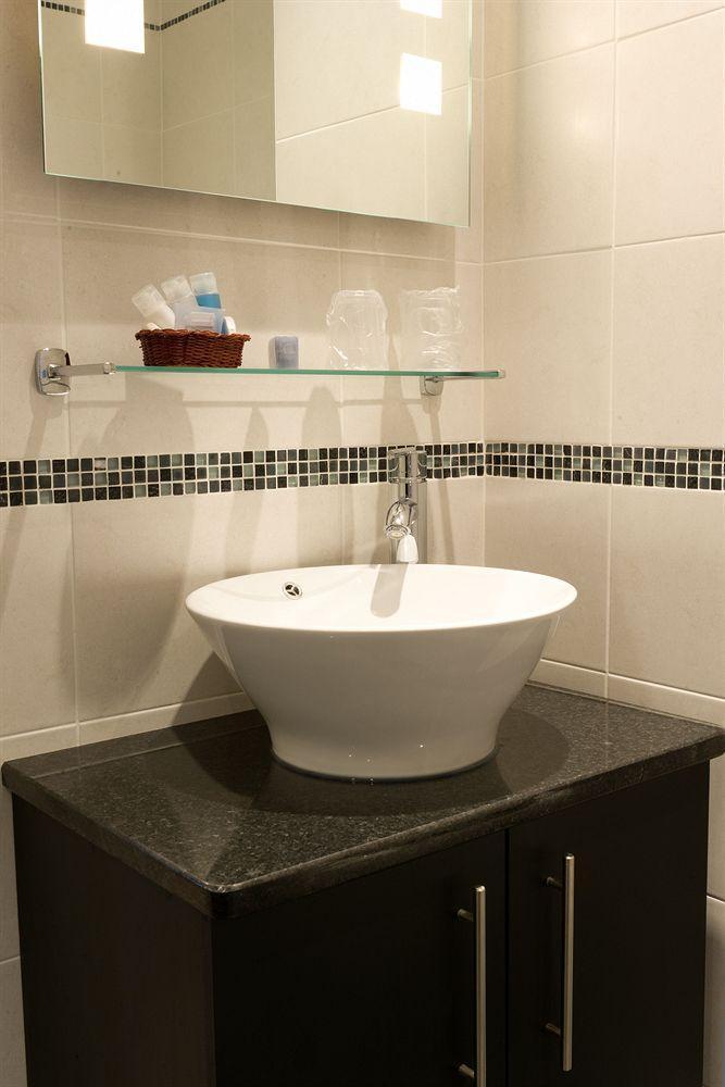Hotel The Grafton Boutique à Harrogate Extérieur photo A washbasin