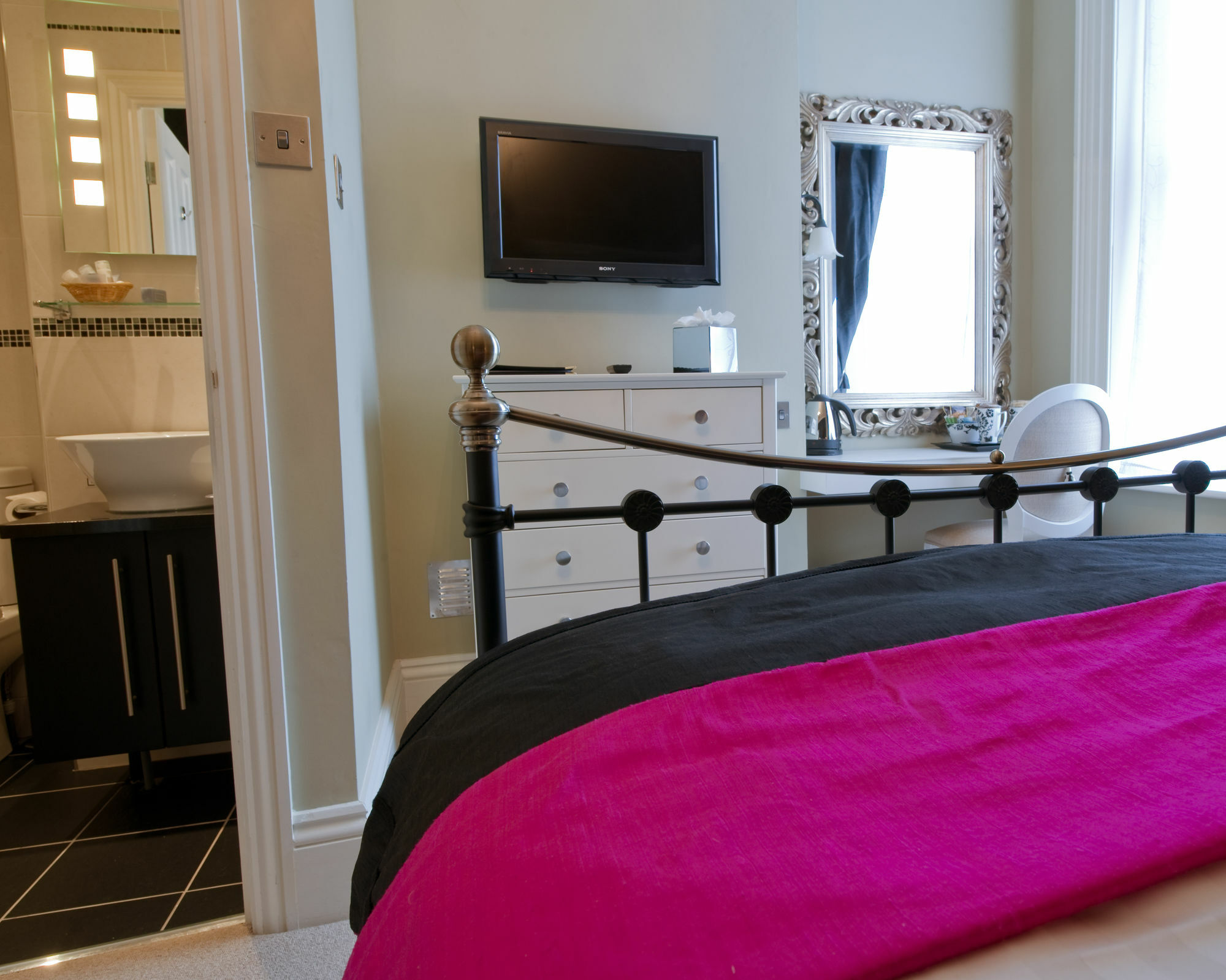 Hotel The Grafton Boutique à Harrogate Extérieur photo A bedroom at the hotel