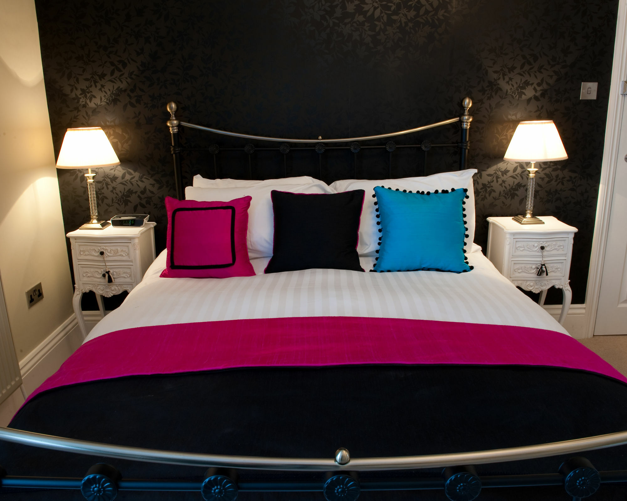 Hotel The Grafton Boutique à Harrogate Extérieur photo A bedroom at the hotel