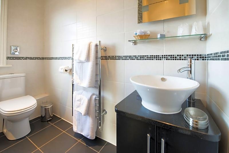 Hotel The Grafton Boutique à Harrogate Extérieur photo A modern bathroom
